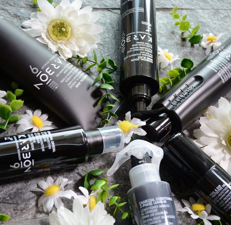 La première gamme de soins détox et purifiants formulés avec du charbon actif botanique 100% biologique.