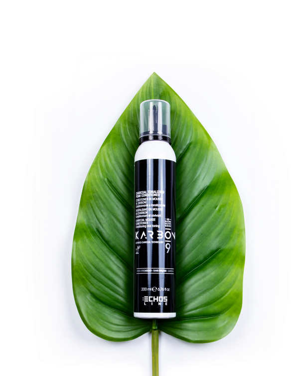 Conditioner Mousse Karbon de 200ML de la marque Echosline, un soin innovant conçu pour atténuer les reflets jaunes indésirables et offrir une touche cendrée élégante à vos cheveux blonds, blancs ou gris.