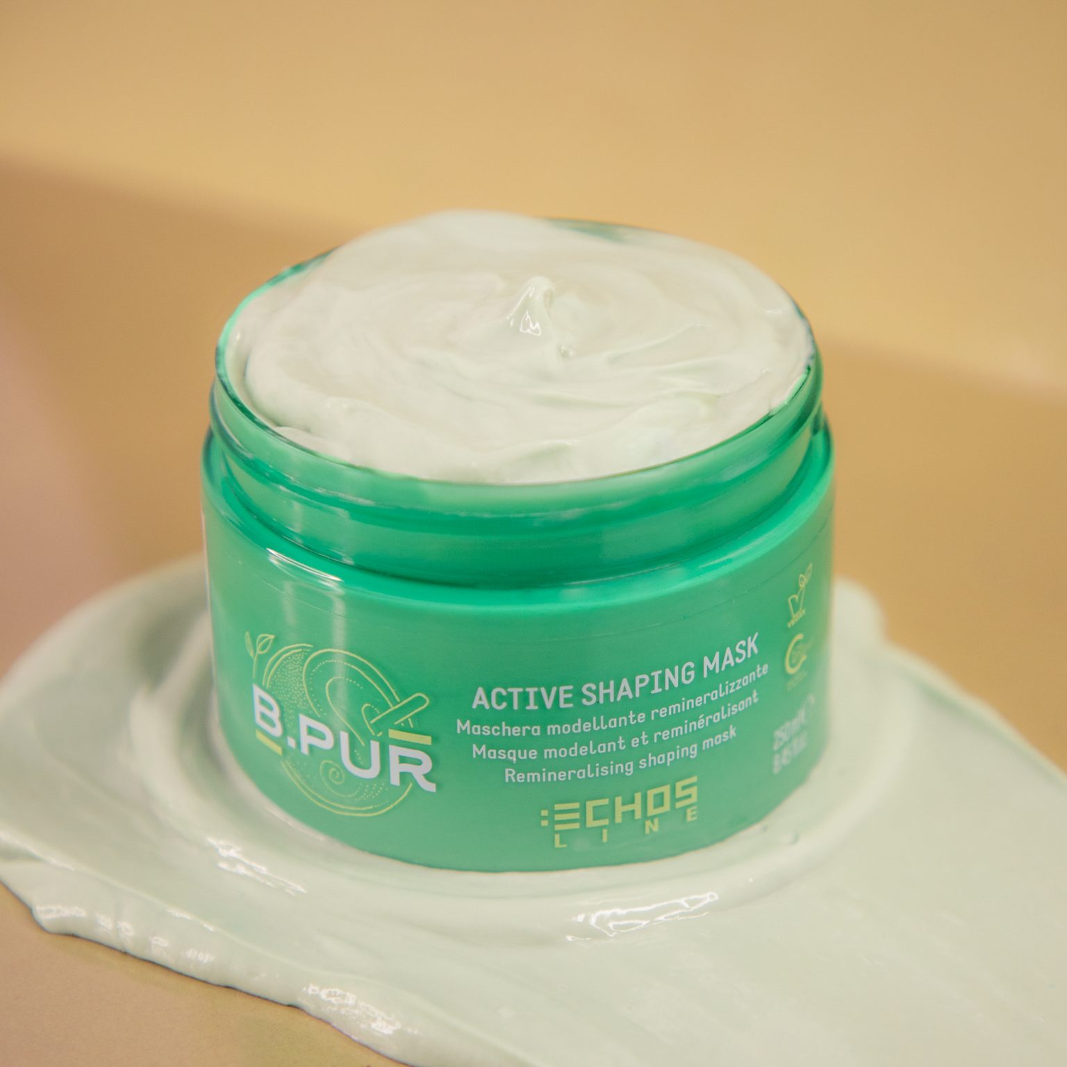La gamme B.Pur se compose de trois produits formulés avec des ingrédients d’origine naturelle, au pouvoir purifiant et reminéralisant. Dédiés à ceux qui veulent un nettoyage en profondeur des cheveux et du cuir chevelu, tout en laissant les cheveux doux, parfumés et brillants. Un mélange extraordinaire de bien-être grâce aux actifs qui enrichissent le soin 100% Vegan.