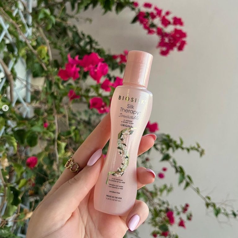 BioSilk Silk Therapy Irresistible est une explosion de pétales de jasmin succulents au parfum d'épices miellées, touché d'une essence sensuelle féminine et confiante.