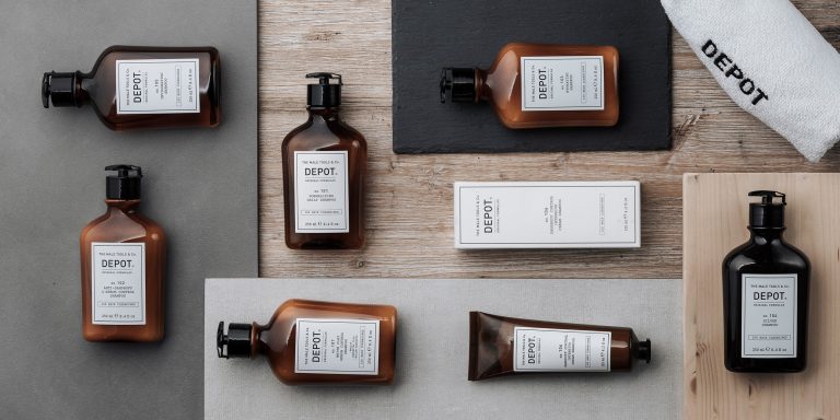 No. 101 No. 101 est un shampooing normalisant et tonifiant pour cheveux normaux. Il est idéal pour des lavages fréquents. Contient des tensioactifs délicats, sans SLES. Utilisation: appliquer sur cheveux humides et masser. Laisser agir quelques instants pour ajouter une sensation de fraîcheur, et rincer. Répéter les étapes, si nécessaire et appliquer un baume démêlant conditionneur No. 201 ou No. 202.