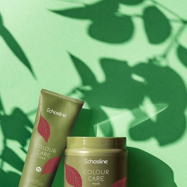 COLOUR CARE - MASQUE est un masque maintien couleur pour cheveux colorés et traités. Ce masque est un entretien et une protection de la couleur. Sa formule équilibrée, il apporte brillance et douceur aux cheveux. Le mélange de gluconate de sodium et de noix verte empêche la décoloration et protège votre couleur.