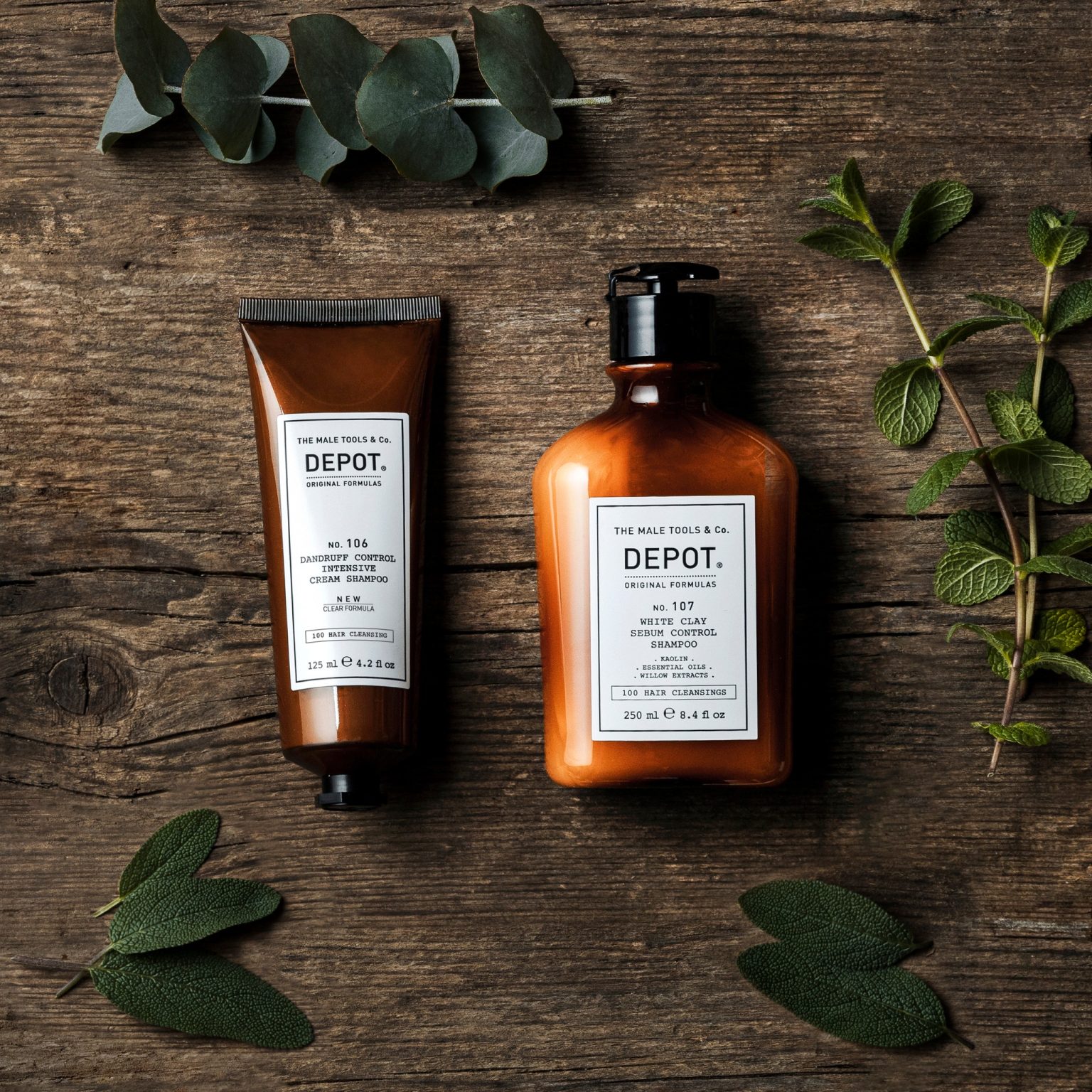 No. 106 No. 106 est un shampooing en crème pour une action intense pour les cuirs chevelus Sensibles aux pellicules. Formulé avec des tensioactifs délicats et sans SLES, enrichi avec des ingrédients spécifiques tels que pyrithione de zinc et un composé naturel actif à partir d’huile de noix du Brésil et d’extrait de copaifera, avec des fonctions pour limiter des pellicules. Il réalise une action spécifique efficace mais également délicate, en nettoyant de manière équilibrée. Utilisation: répartir uniformément sur peau humide et masser avec des mouvements circulaires. Laisser agir pendant 2-3 minutes, puis rincer. Tenir à l’écart des enfants. Usage externe. Éviter le contact avec les yeux.