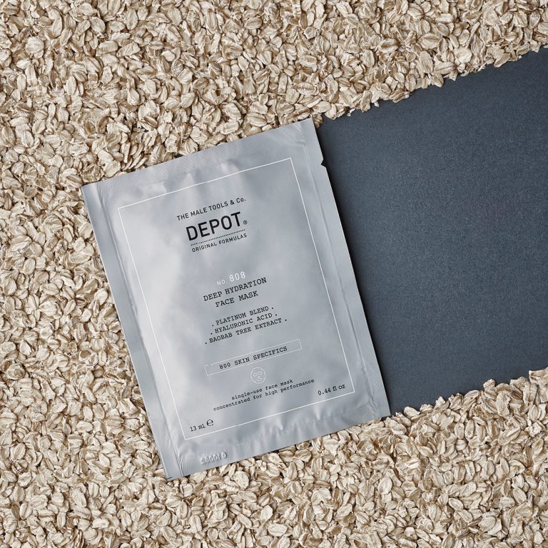 No. 808 - Masque relaxant, hydratant et revitalisant infusé d’une lotion délicate et spécifique, riche en principes actifs hydratantes et tonifiantes.