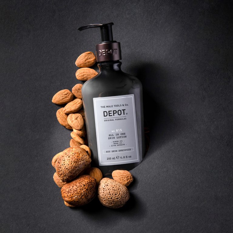 No. 815 - Lotion fluide corps polyvalente et complète pour un usage quotidien. Laisse la peau veloutée, protégée et avec un parfum agréable.