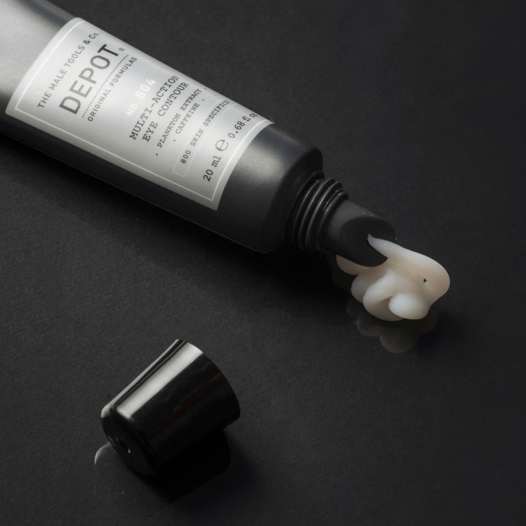 No. 804 - Crème contour des yeux pour adoucir les signes de fatigue et ralentir le processus de vieillissement, pour un regard plus jeune et plus lumineux.