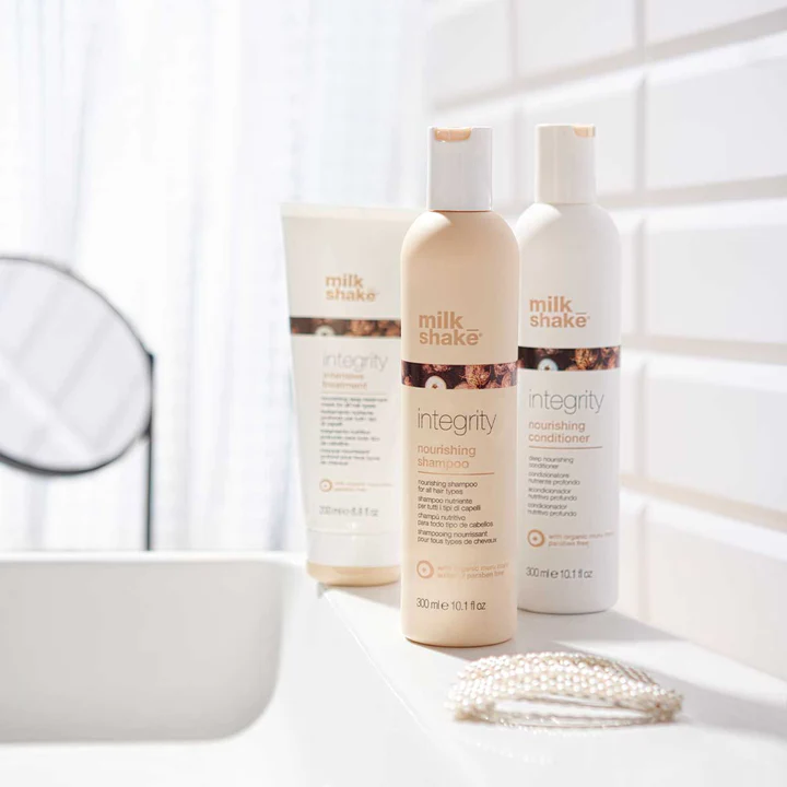 gamme "Integrity Nourishing" est dédiée à la réparation, à la reconstruction et à la nutrition des cheveux en profondeur grâce à des ingrédients naturels de haute qualité sélectionnés pour la richesse des substances actives qu’ils contiennent, combinés dans des mélanges hautement efficaces qui soutiennent la force et le bien-être des cheveux.