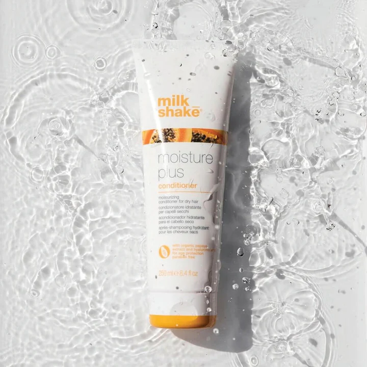 Moisture Plus Conditioner est un après-shampooing hydratant pour cheveux secs. Il améliore la douceur et la maniabilité tout en maintenant un équilibre hydrique optimal. Cet après-shampooing moisture plus contient de l’extrait de papaye biologique, de l’Integrity 41® et de l’acide hyaluronique aux propriétés anti-âge. Protège la couleur des cheveux.