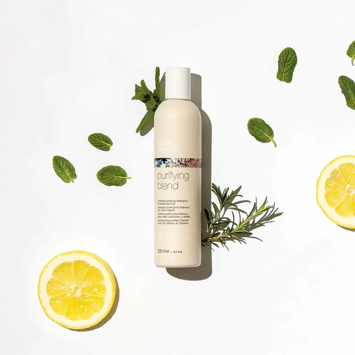 Purifying Blend Shampoo est un shampooing pour un cuir chevelu qui démange et squameux peut être un trouble gênant, inesthétique et inconfortable et nécessite un traitement délicat et ciblé.