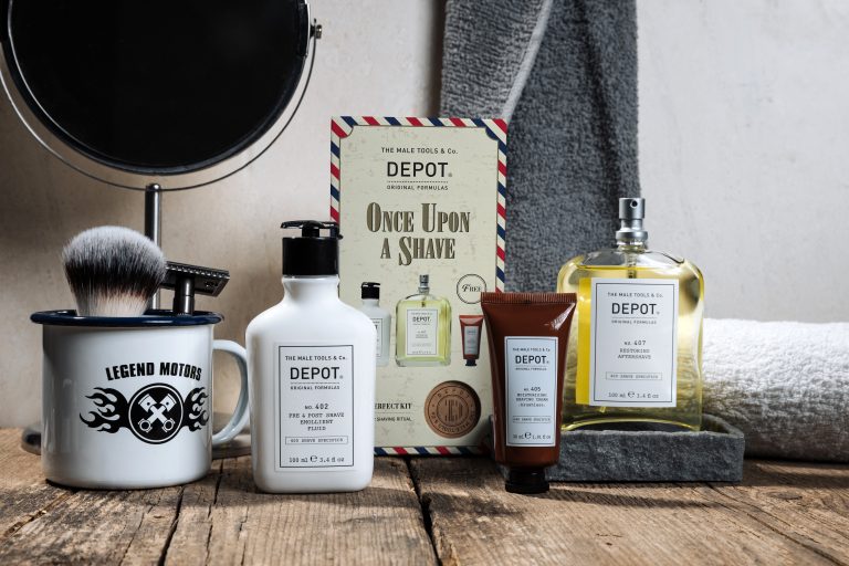 Coffret Once Upon a Shave Découvrez l'art du rasage avec élégance grâce au coffret "Once upon a Shave" de Depot. Cet ensemble exclusif de soins pour homme offre une expérience de rasage complète avec trois produits exceptionnels, créés pour répondre aux besoins des hommes modernes exigeants.