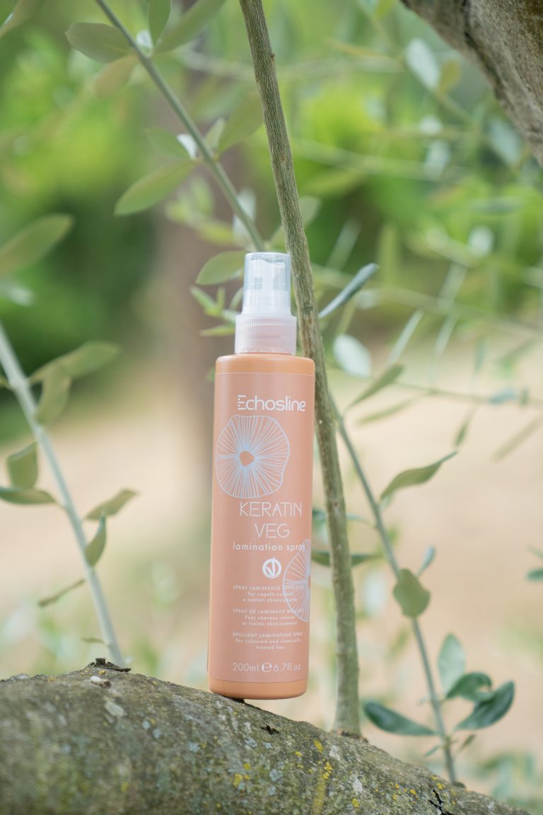 le Keratin Veg Spray d'Echosline. Ce spray réparateur, enrichi de kératine végétalienne, offre une solution innovante pour nourrir, briller, protéger et revitaliser vos cheveux. Offrez à vos cheveux une expérience de bien-être à chaque pulvérisation, avec le savoir-faire exceptionnel d'Echosline.