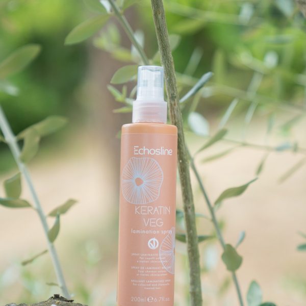 le Keratin Veg Spray d'Echosline. Ce spray réparateur, enrichi de kératine végétalienne, offre une solution innovante pour nourrir, briller, protéger et revitaliser vos cheveux. Offrez à vos cheveux une expérience de bien-être à chaque pulvérisation, avec le savoir-faire exceptionnel d'Echosline.