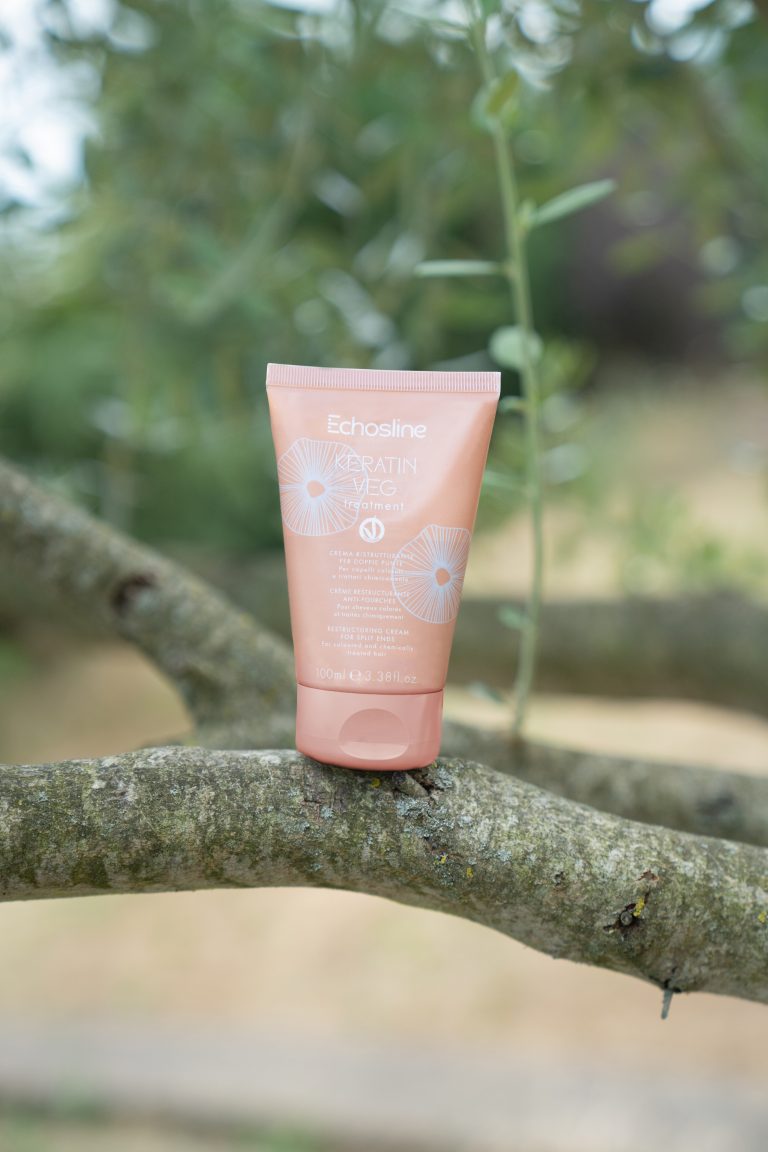 Découvrez le secret d'une chevelure resplendissante avec le Keratin Veg Treatment d'Echosline. Conçu avec soin et infusé de kératine végétalienne, ce traitement capillaire révolutionnaire offre une solution avancée pour régénérer, réparer et revitaliser en profondeur vos cheveux. Transformez vos cheveux en une cascade de beauté avec ce traitement unique, conçu pour offrir une expérience de soin exceptionnelle à chaque application.