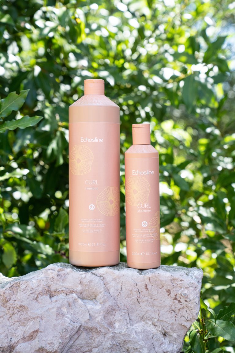 Curl Shampoo - Cheveux bouclés et ondulés de la marque Echosline, spécialement conçu pour sublimer les cheveux bouclés et ondulés. Sa formule innovante, sans SLES/SLS, offre un nettoyage en douceur tout en préservant l'équilibre naturel des cheveux.