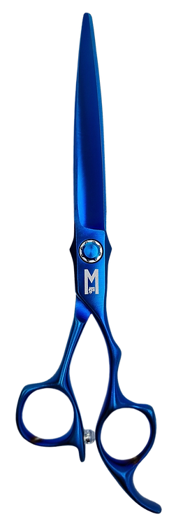 Découvrez l'élégance de la précision avec le Mashiro Shakur – Édition Blue Titanium. Cette version exclusive du célèbre modèle Shakur se pare d’un revêtement titanium bleu irisé, à la fois résistant, raffiné et totalement unique sur le marché. Conçus pour les coiffeurs professionnels exigeant performance et style, ces ciseaux associent une lame convexe fine et légère à un mécanisme de roulement à billes Blue Edition, pour une coupe ultra-fluide et un confort optimal.
